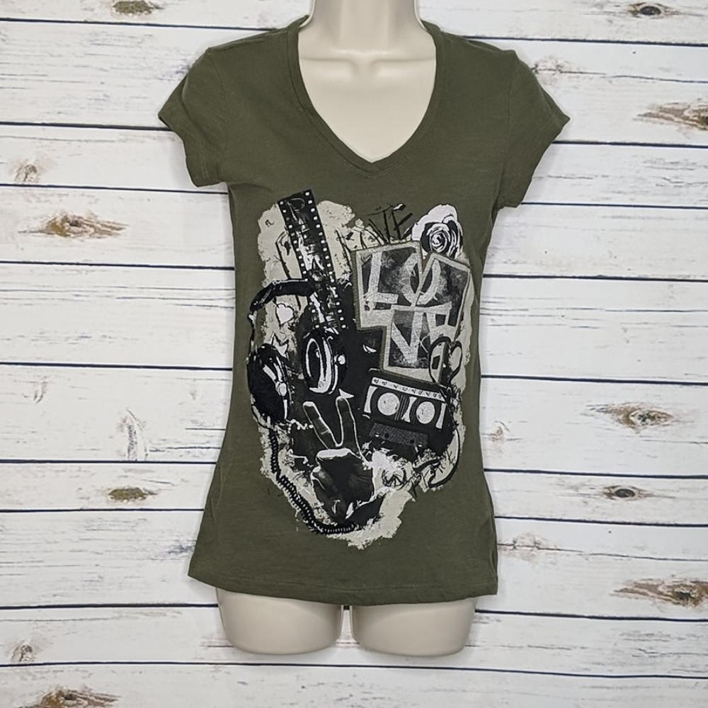 Mudd t-shirt music love rose green black medium